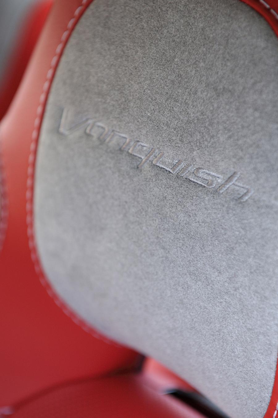 Детали интерьера Aston Martin Vanquish 2012 года  (NA) (фото 7 из 182)